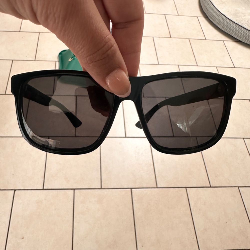 Gucci Glasses - Picture 5 of 6